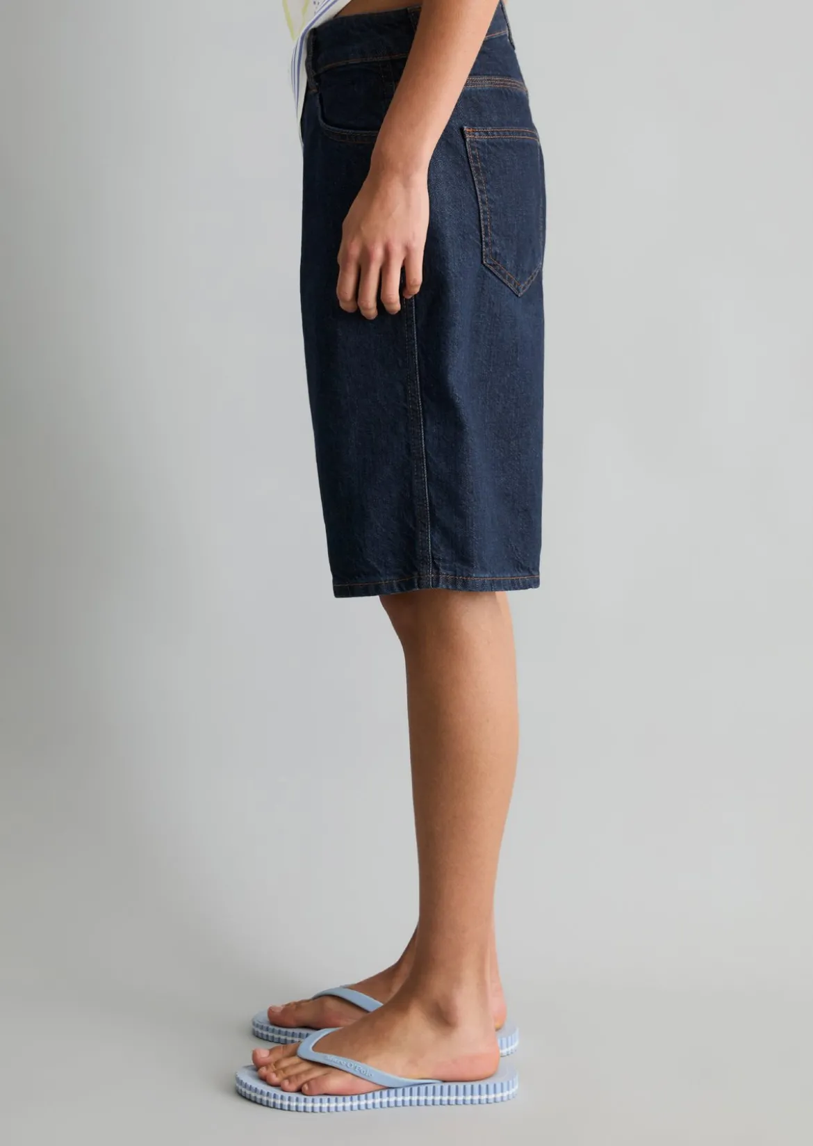 Bermuda Model Jonnda relaxed aus Rigid Denim ohne Elasthan