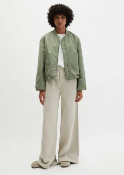 Blouson im Aviator-Stil regular cropped aus recyceltem Polyester