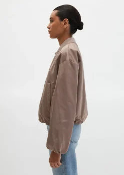 Blouson im Aviator-Stil regular cropped aus recyceltem Polyester