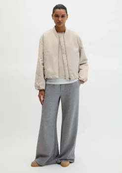 Blouson im Aviator-Stil regular cropped aus recyceltem Polyester