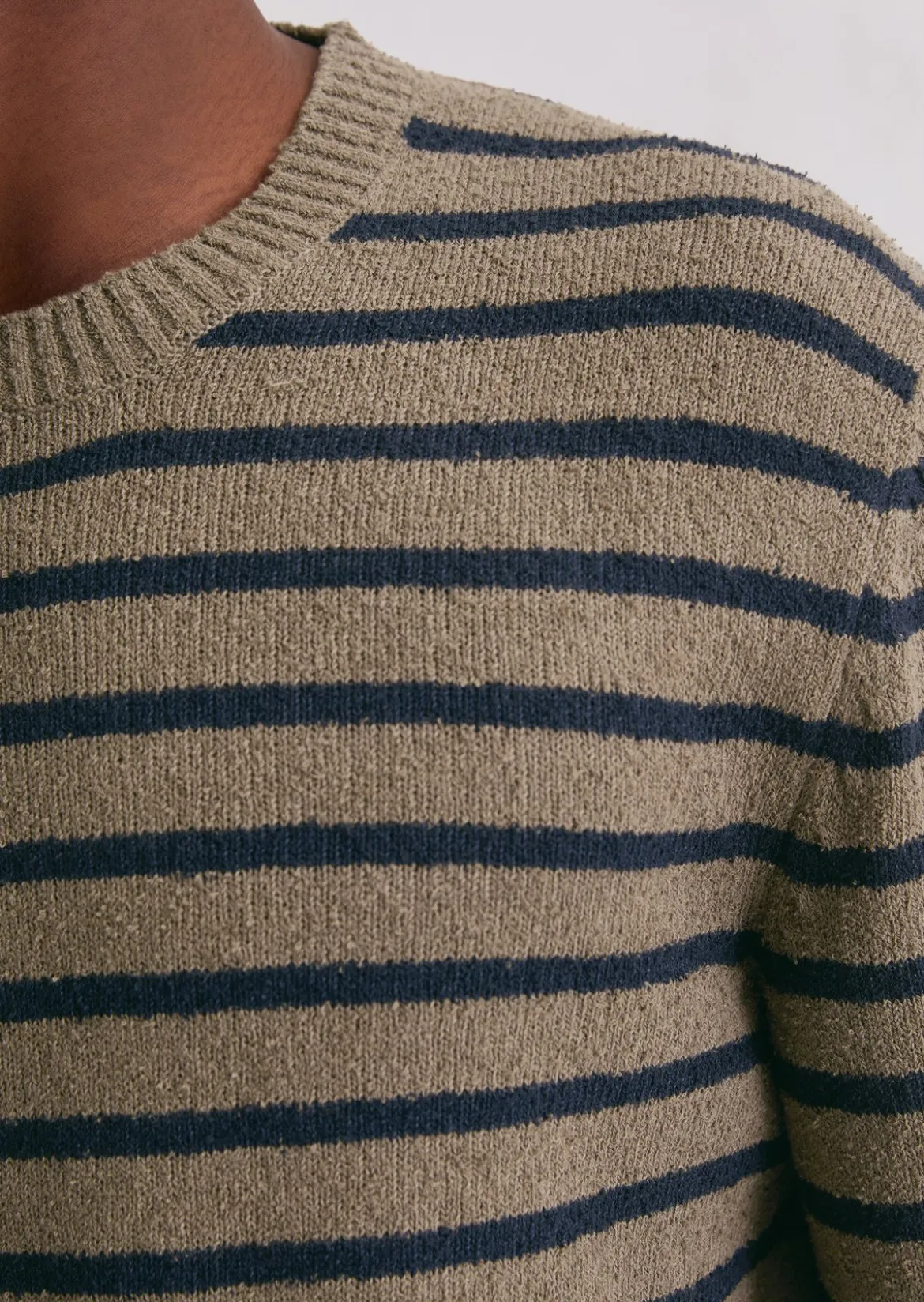Bouclé-Pullover regular aus gestreiftem Bio-Baumwoll-Mix