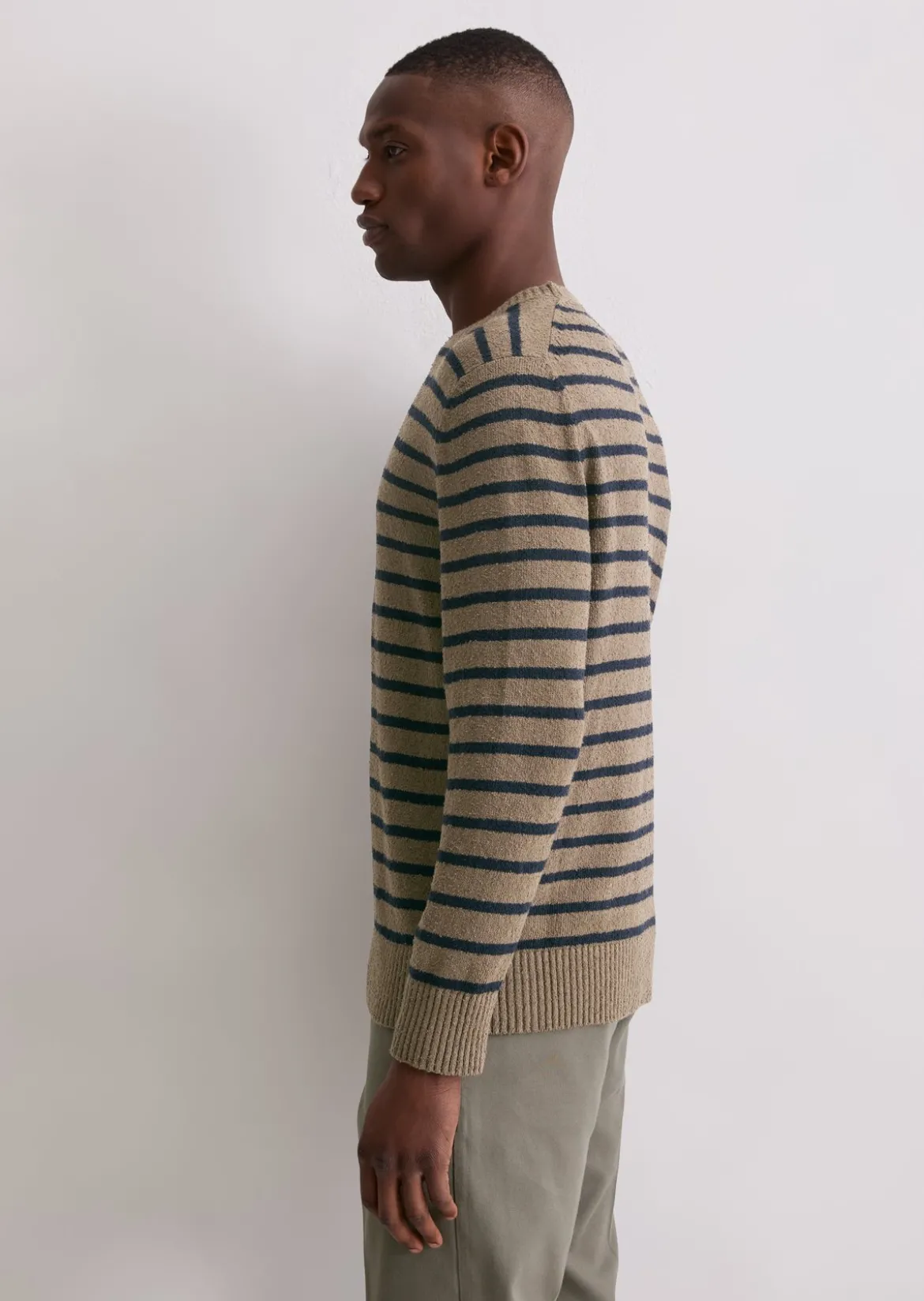 Bouclé-Pullover regular aus gestreiftem Bio-Baumwoll-Mix