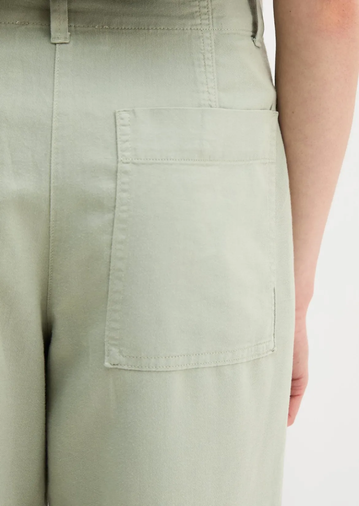Chino Model Lande wide aus Organic Cotton-Lyocell-Leinen-Mix