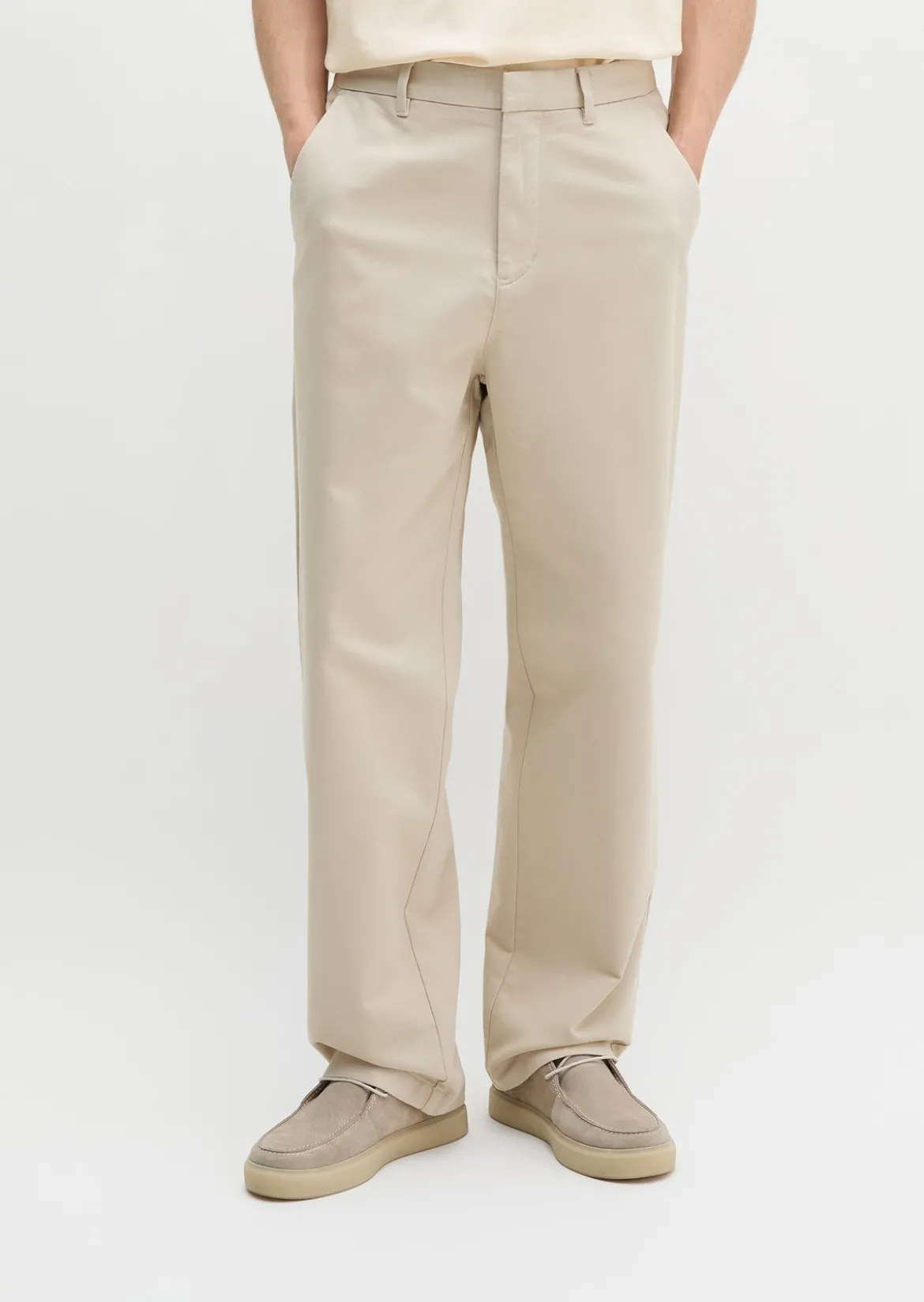 Chino Model Mossbo wide aus elastischem Bio-Baumwollsatin