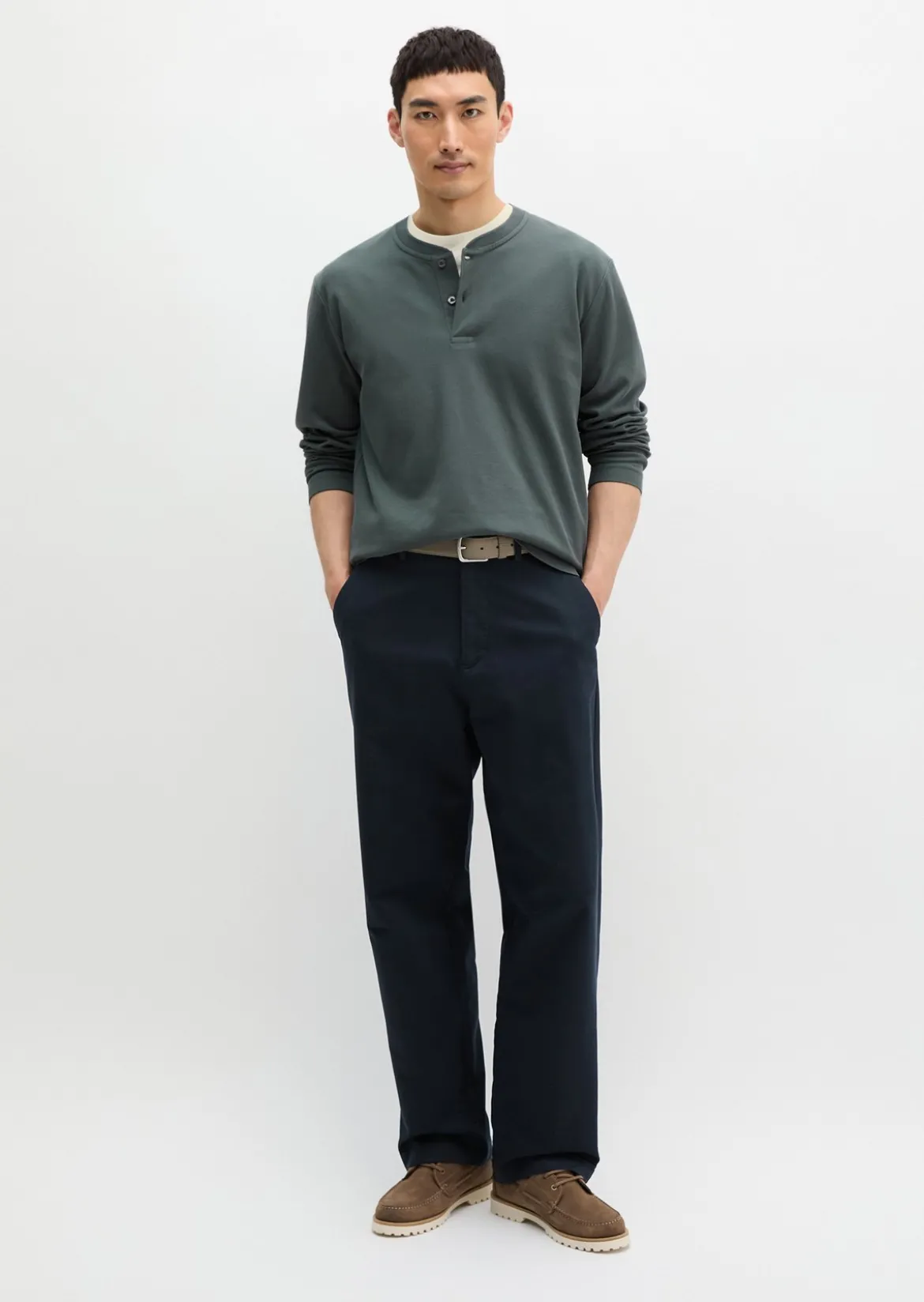 Chino Model Mossbo wide aus elastischem Bio-Baumwollsatin