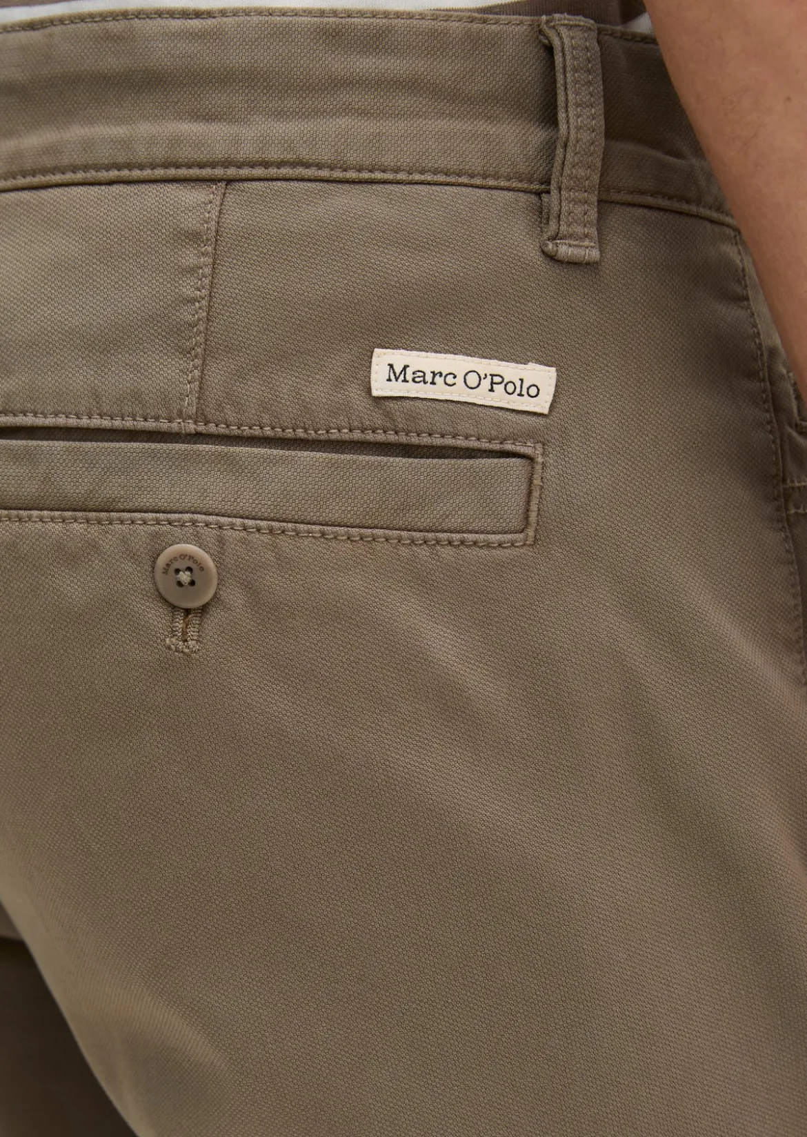 Chino Model Stig shaped aus Bio-Baumwoll-Mix