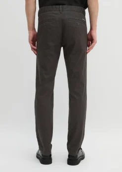 Chino Model Stig shaped aus Bio-Baumwoll-Mix