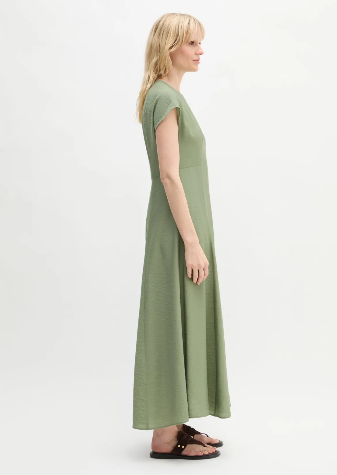 Crinkle-Kleid regular aus Viskose-Mix