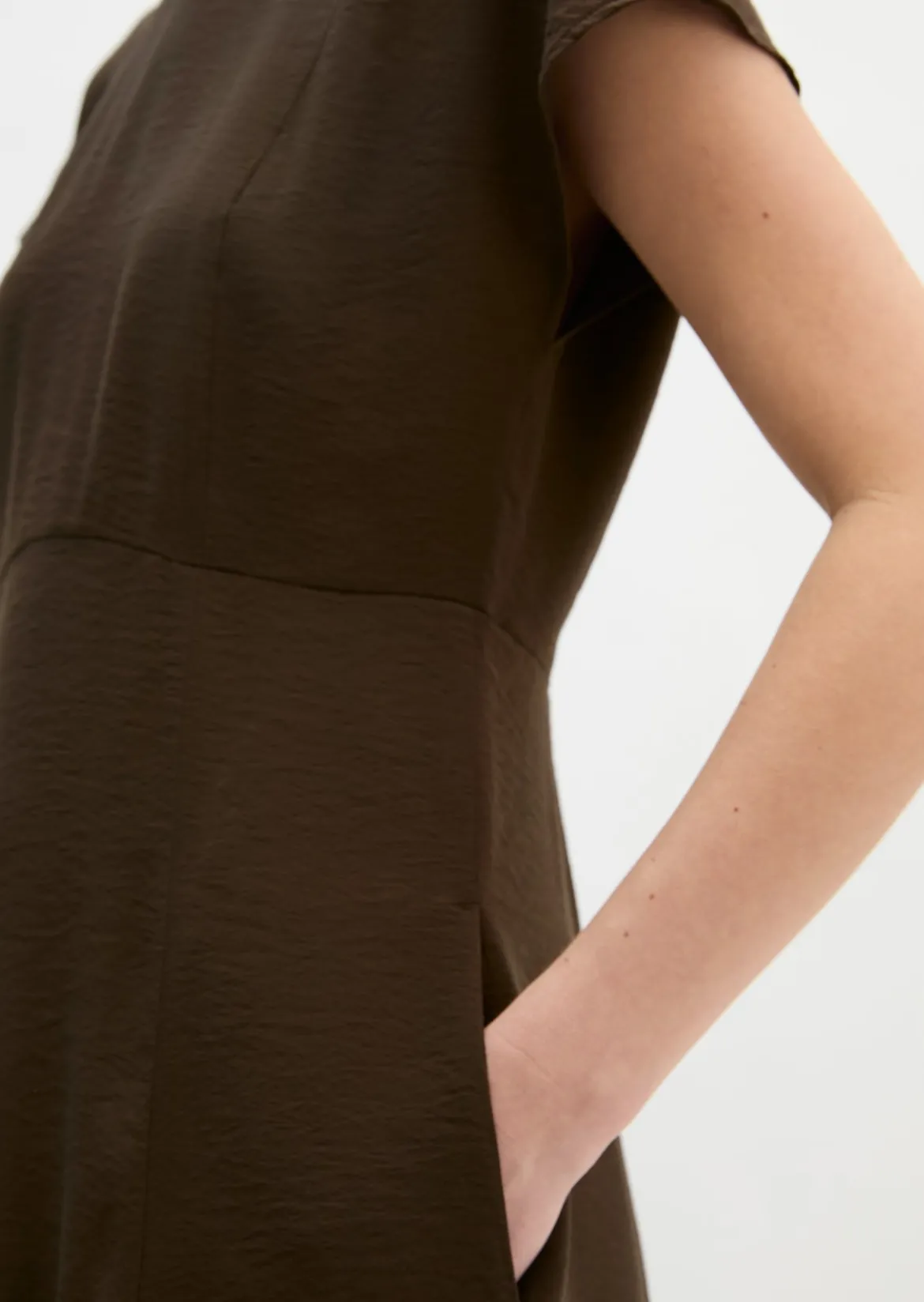 Crinkle-Kleid regular aus Viskose-Mix