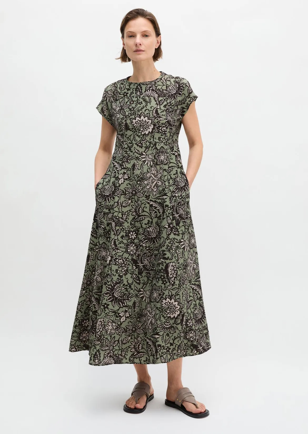 Crinkle-Kleid shaped aus bedrucktem Viskose-Mix