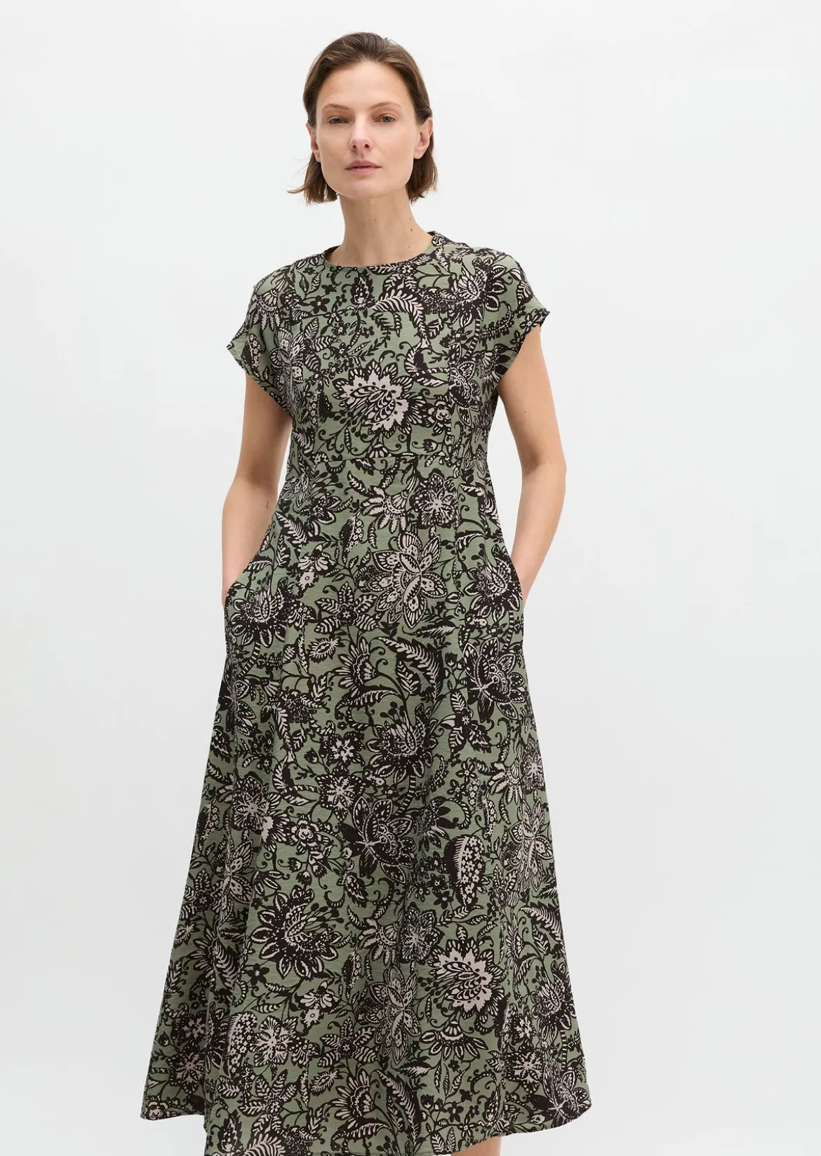 Crinkle-Kleid shaped aus bedrucktem Viskose-Mix