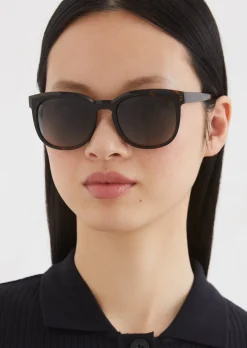 Damen-Sonnenbrille im soften Karree-Stil