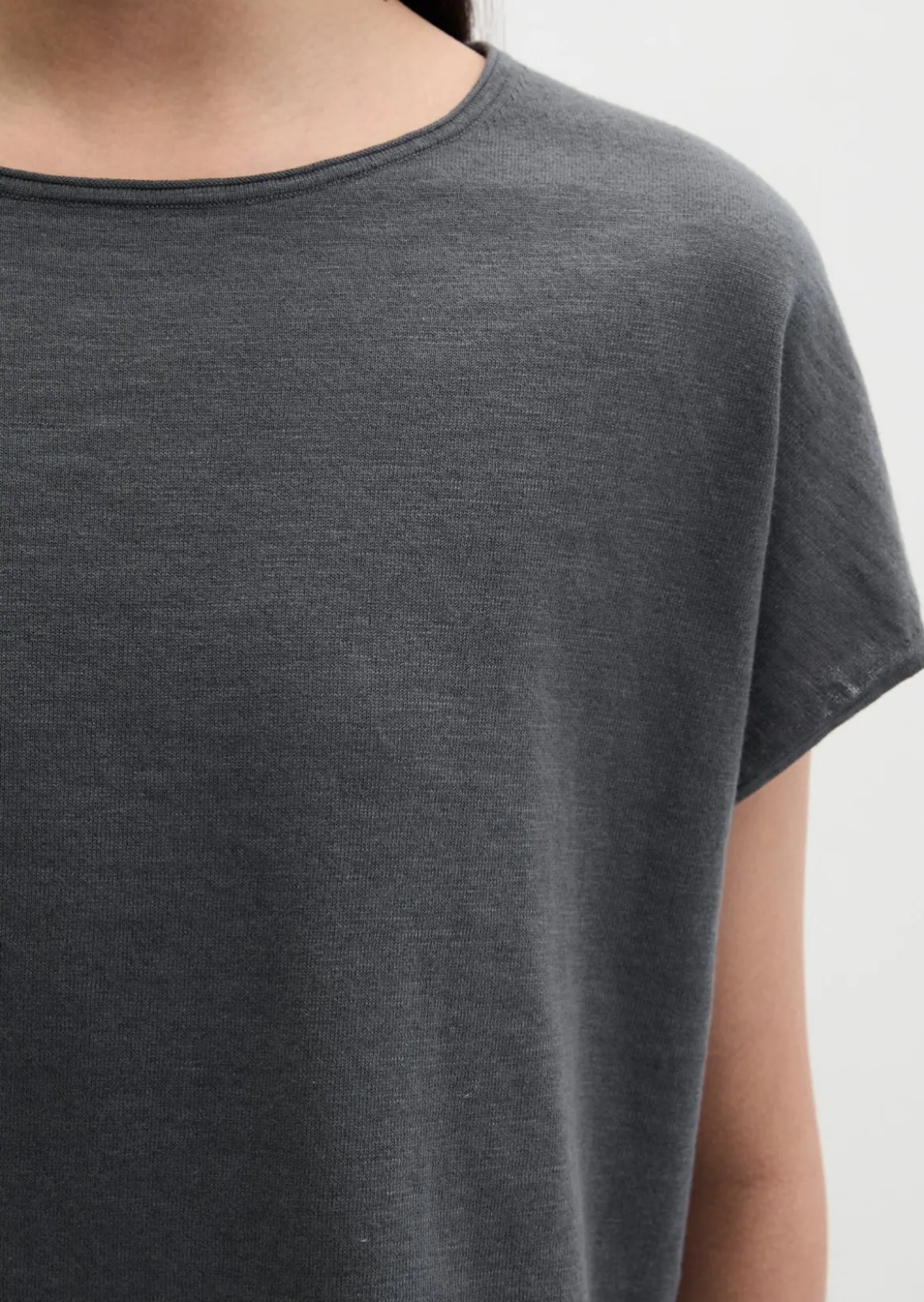 Feinstrick-Pullover loose mit überschnittener Schulter