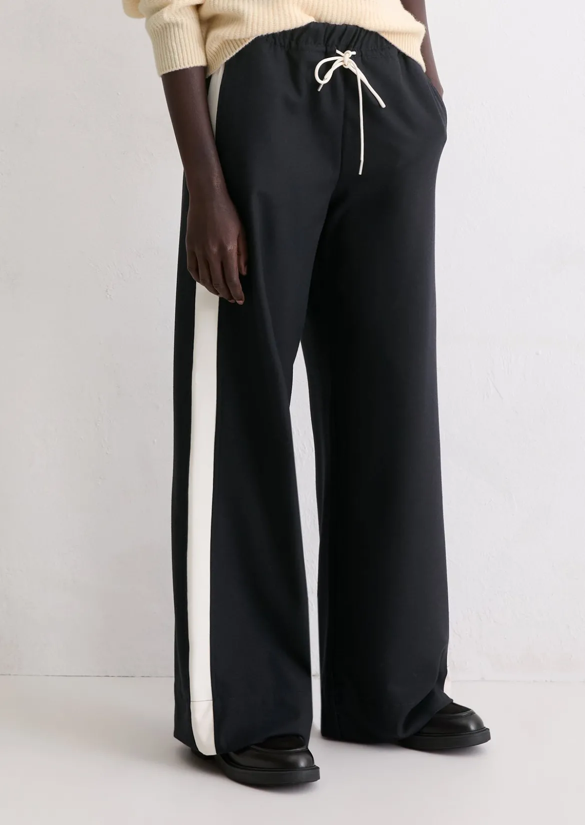 Flanell-Joggpants relaxed aus weichem Polyester-Viskose-Twill
