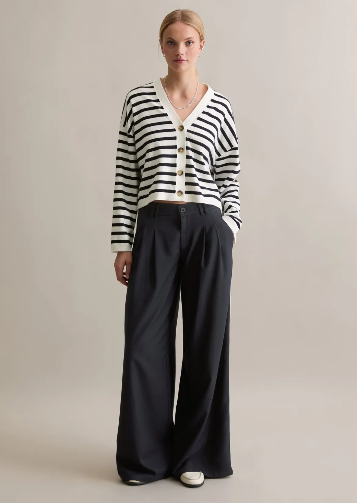 Gestreifter V-Neck-Cardigan relaxed aus Soft Cotton Stretch