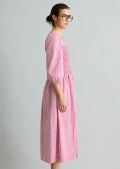 Gestreiftes Kleid mit gesmoktem Oberteil