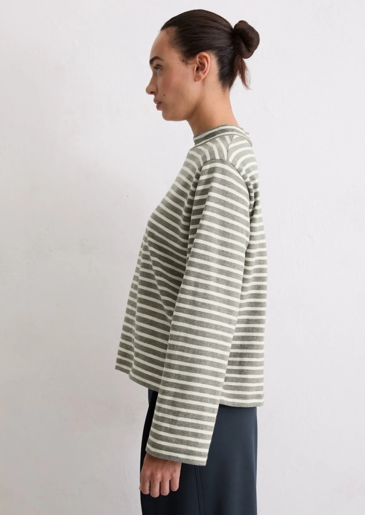 Gestreiftes Rollkragen-Longsleeve regular aus garngefärbtem Heavy-Slub-Jersey