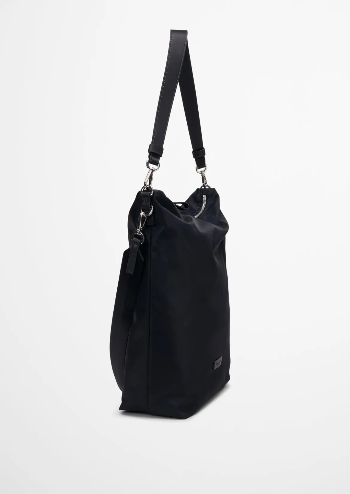 Hobo Bag aus recyceltem Material