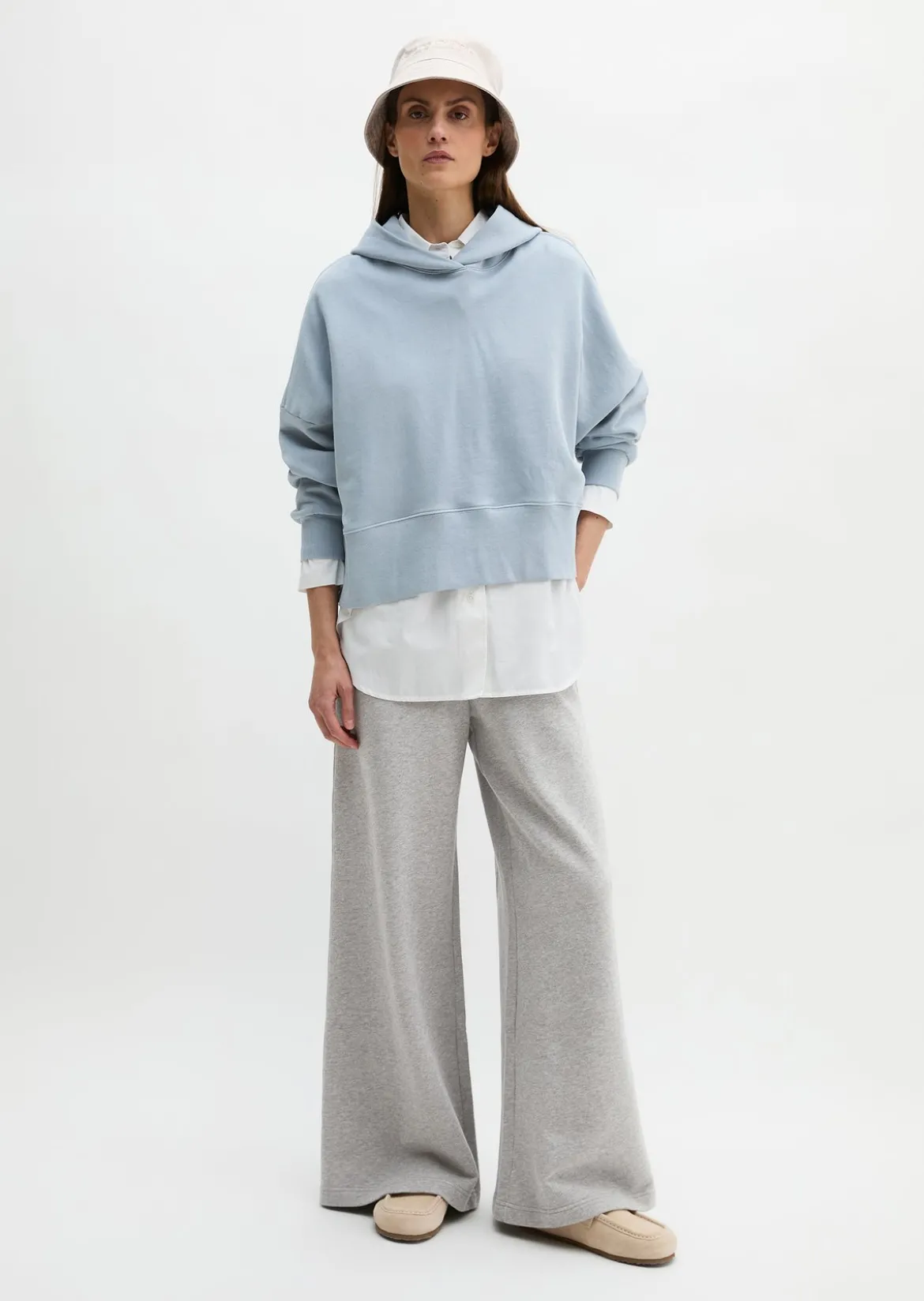 Hoodie relaxed garment-dyed mit recycelter Baumwolle