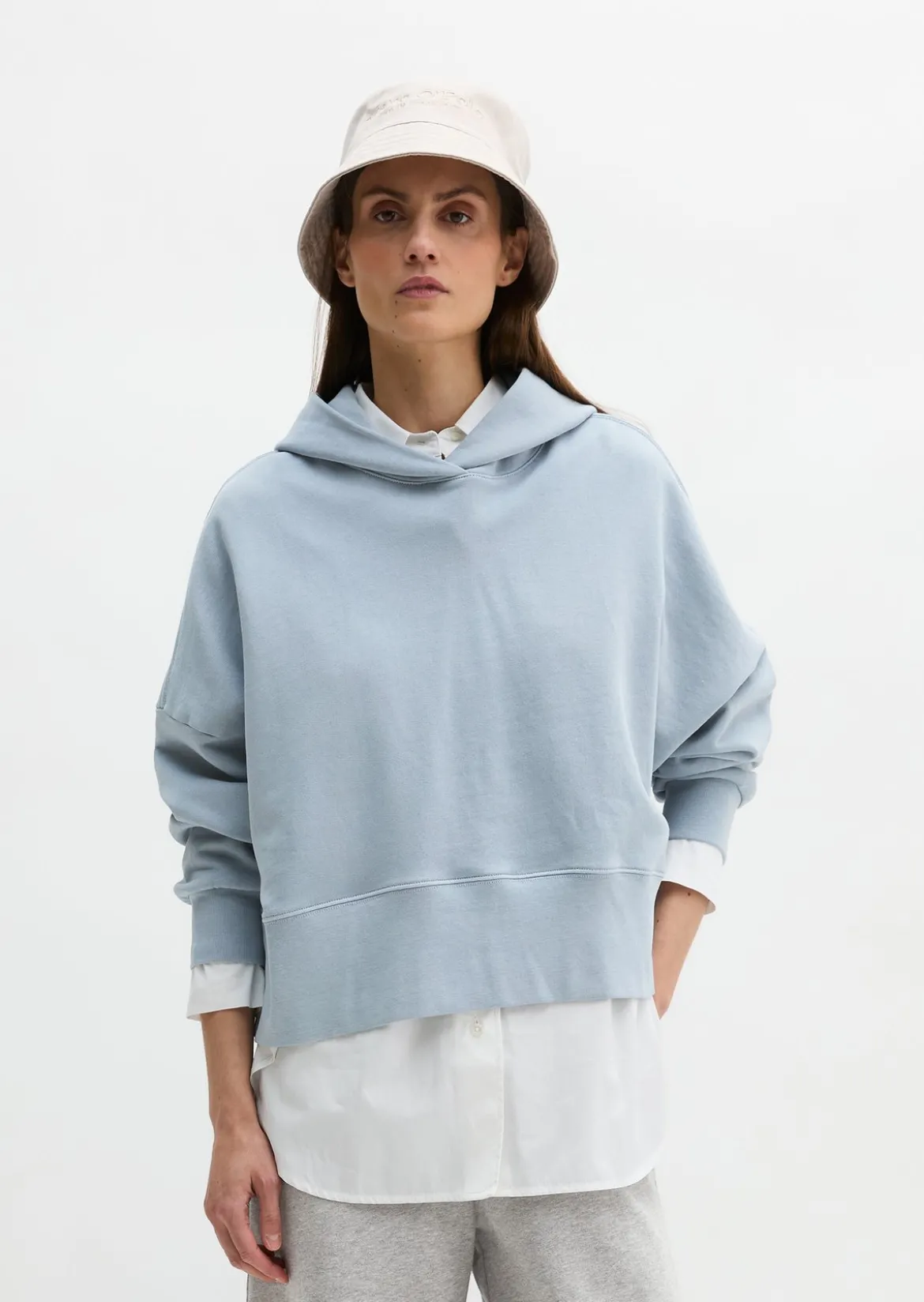 Hoodie relaxed garment-dyed mit recycelter Baumwolle