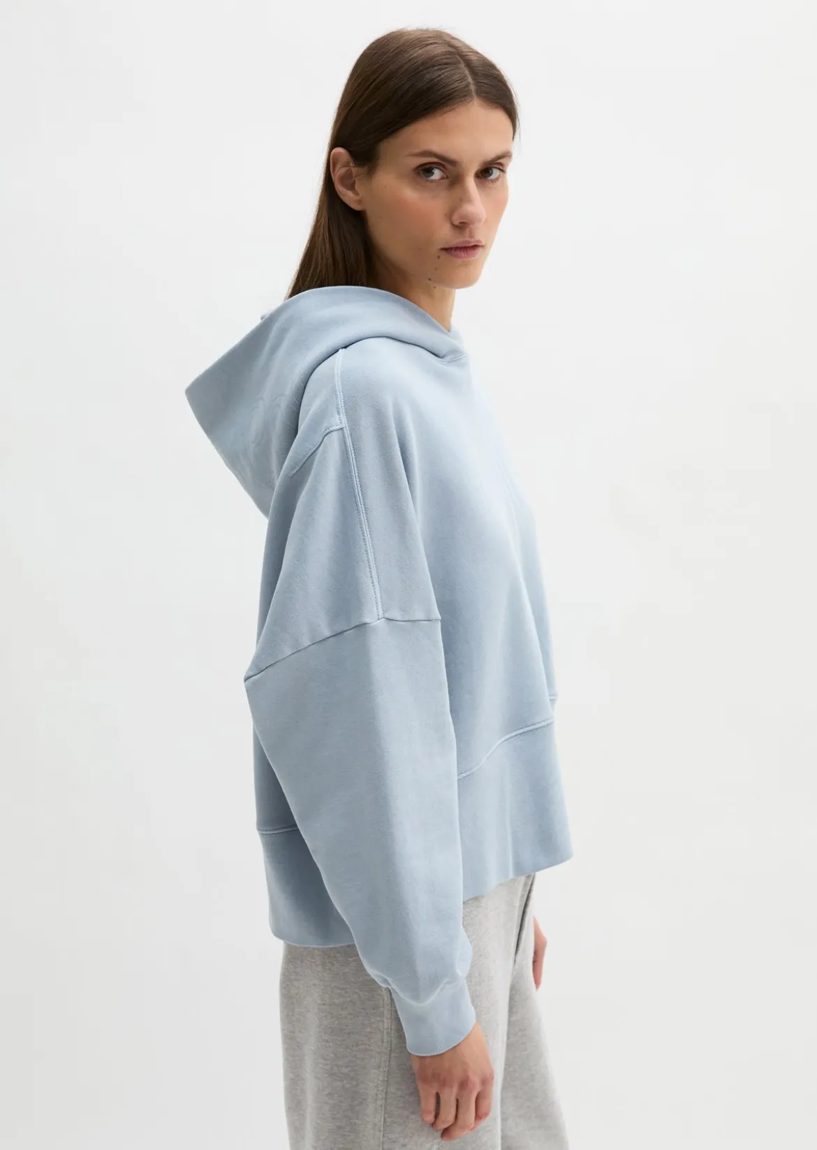 Hoodie relaxed garment-dyed mit recycelter Baumwolle