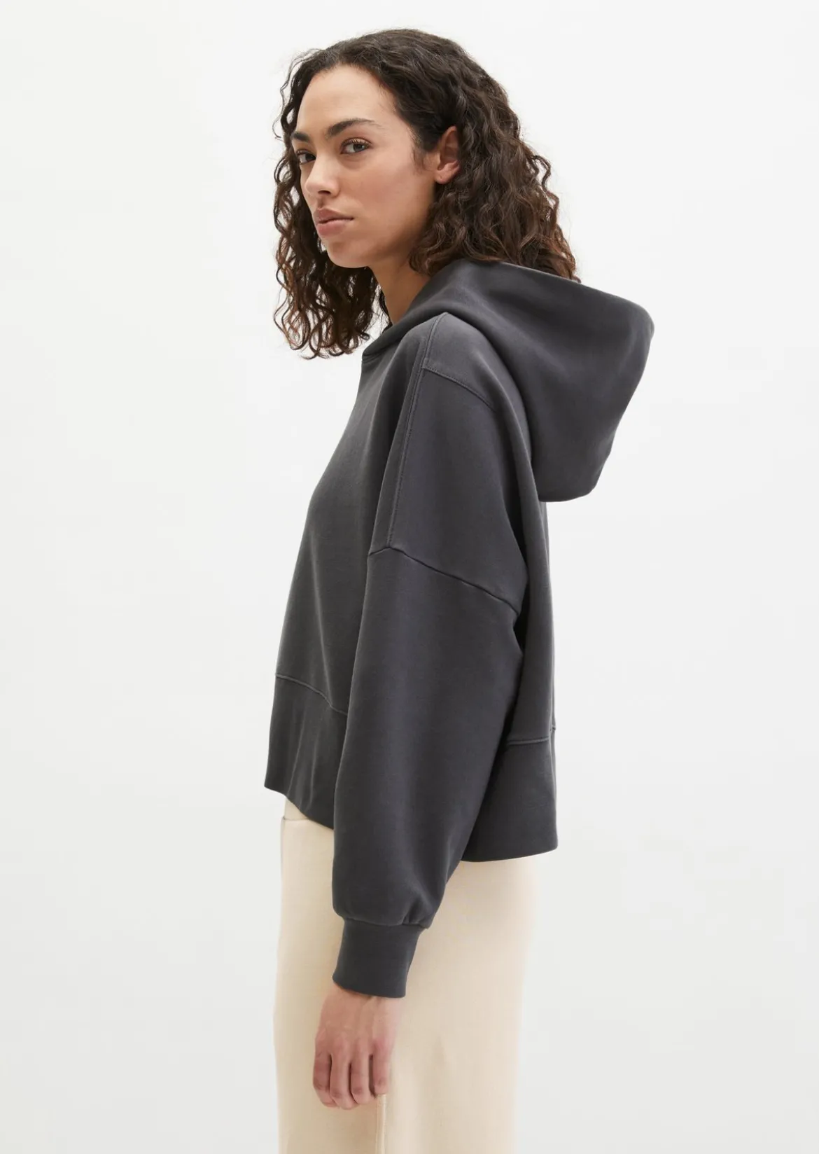 Hoodie relaxed mit recycelter Baumwolle