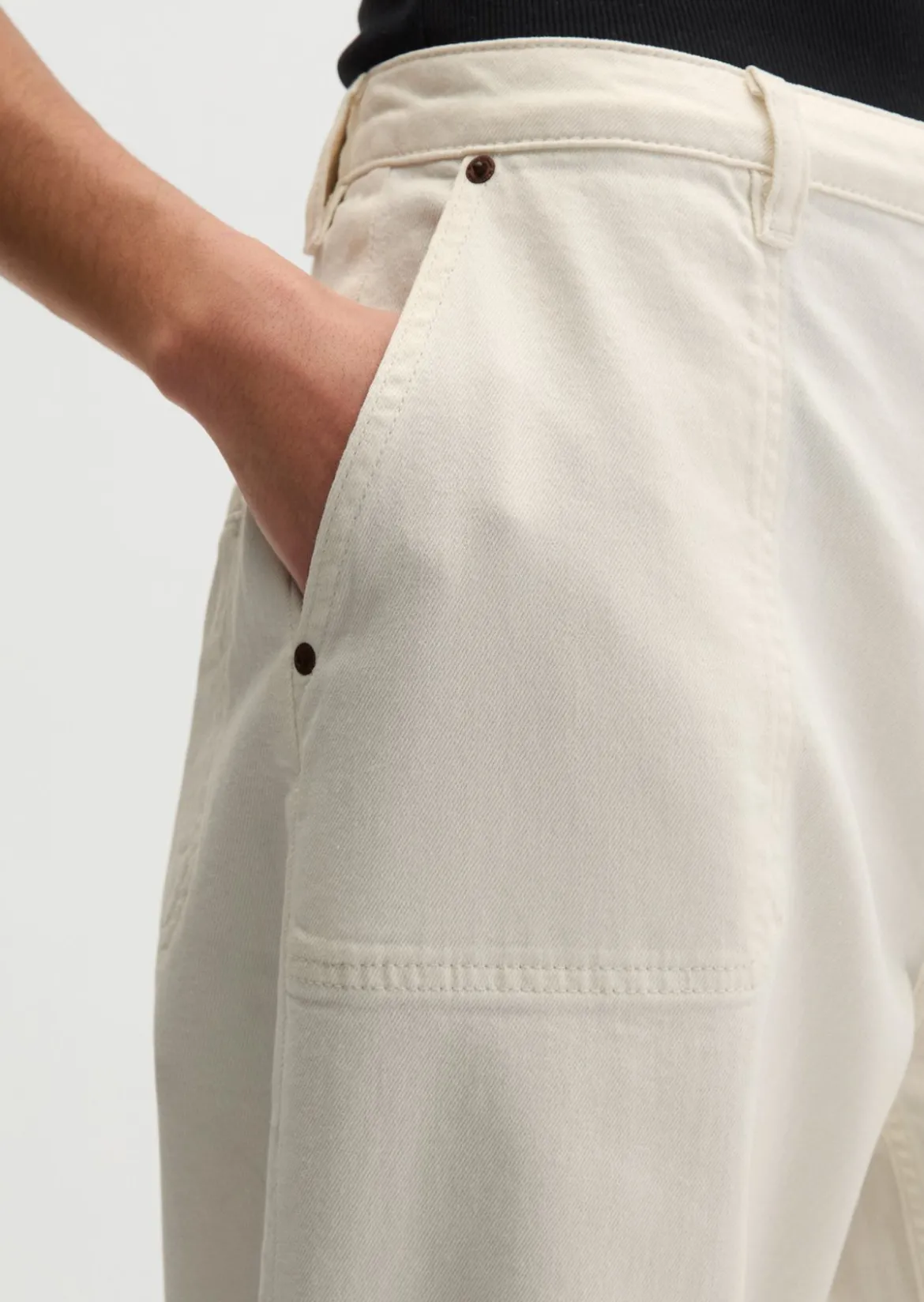Hose Model Lara barrel cropped aus Organic Cotton Stretch