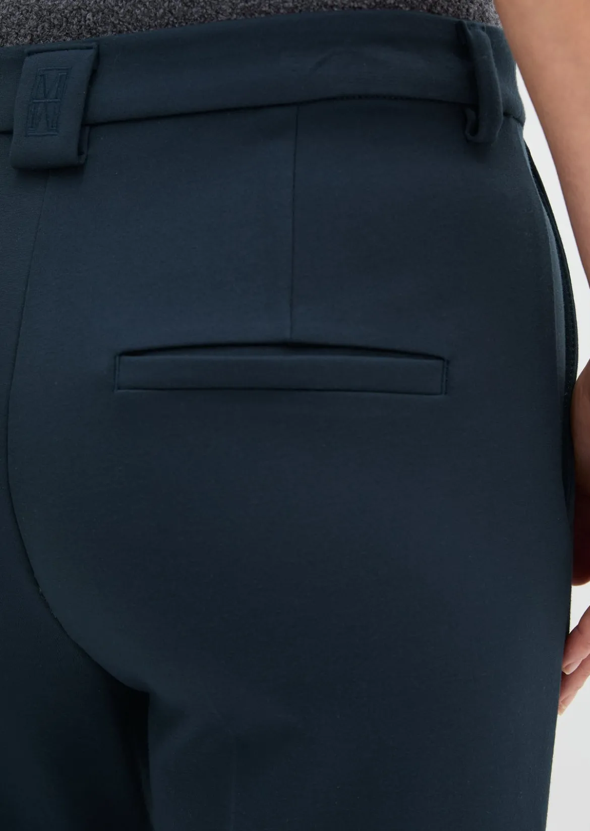 Hose Model Malin slim aus weichem Interlock-Jersey