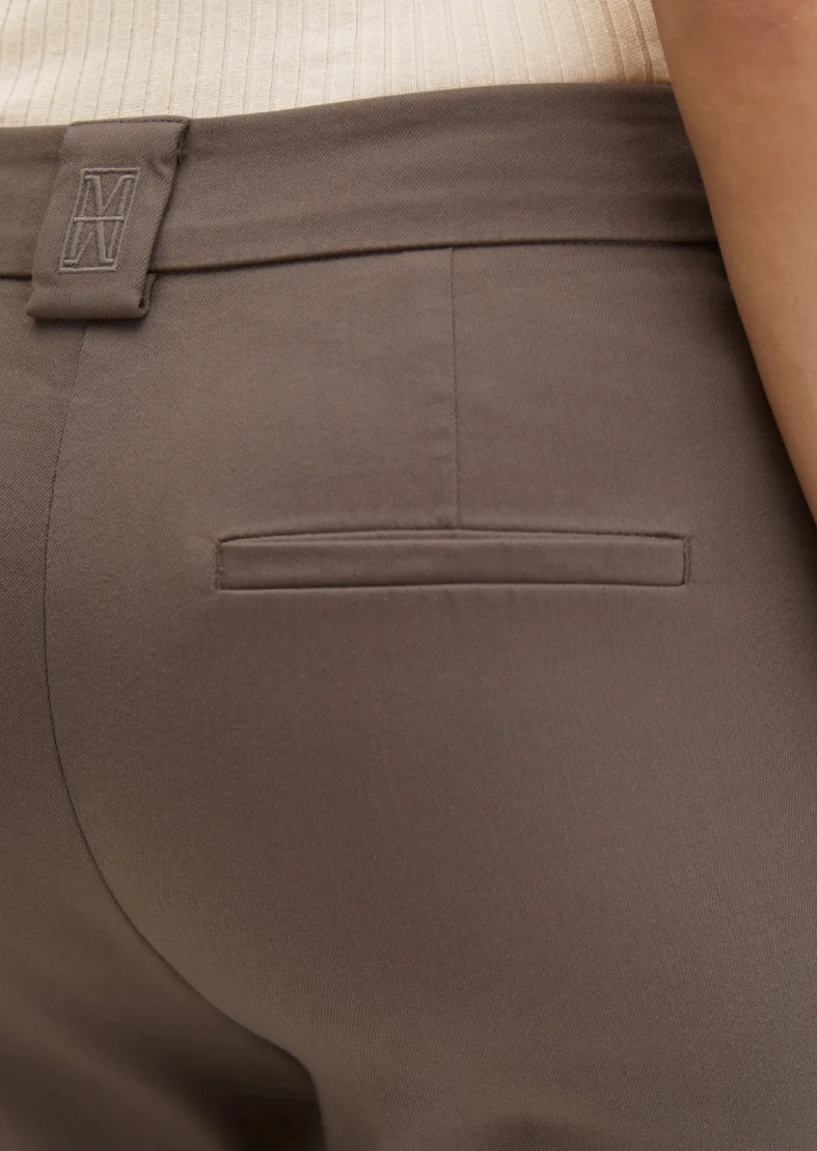 Hose Model Marthe flared aus Superstretch-Twill