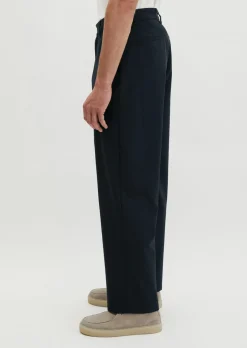 Hose Model Mossbo DFB Travel Collection aus leichtem Technical Wool Blend