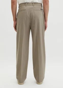 Hose Model Mossbo Travel Collection aus leichtem Technical Wool Blend