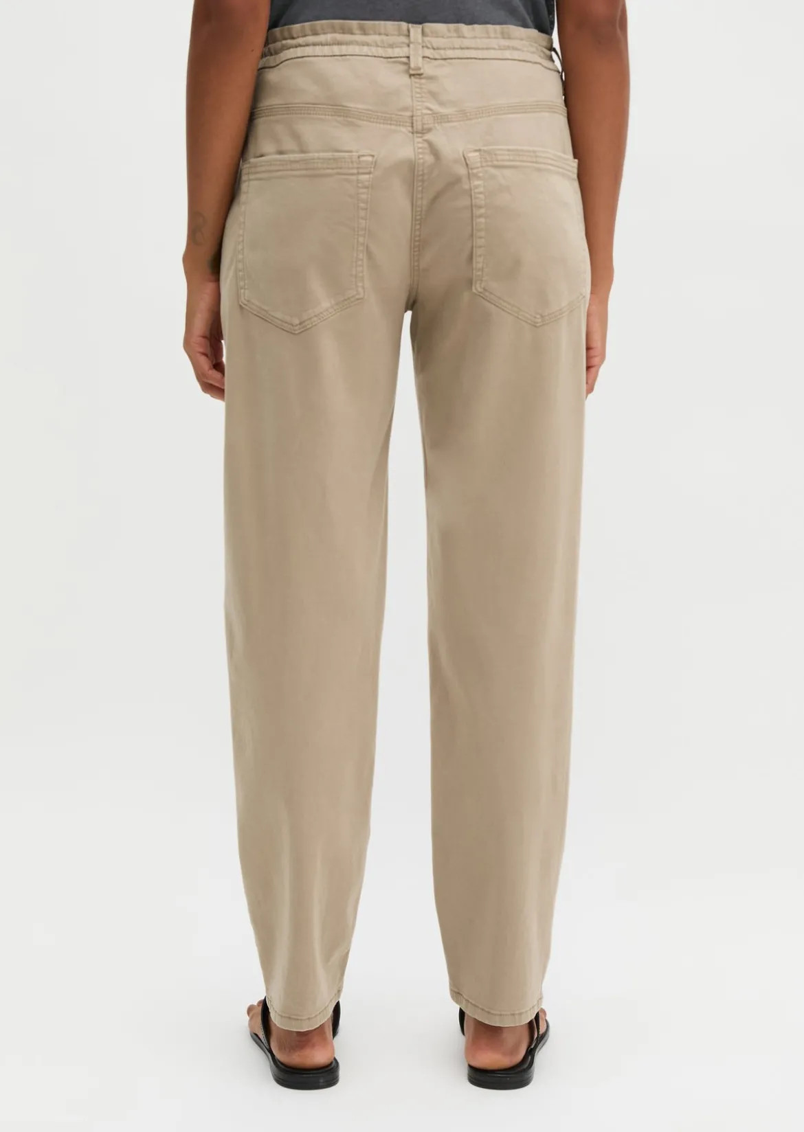 Hose Model Theda boyfriend mit TENCEL™ Lyocell