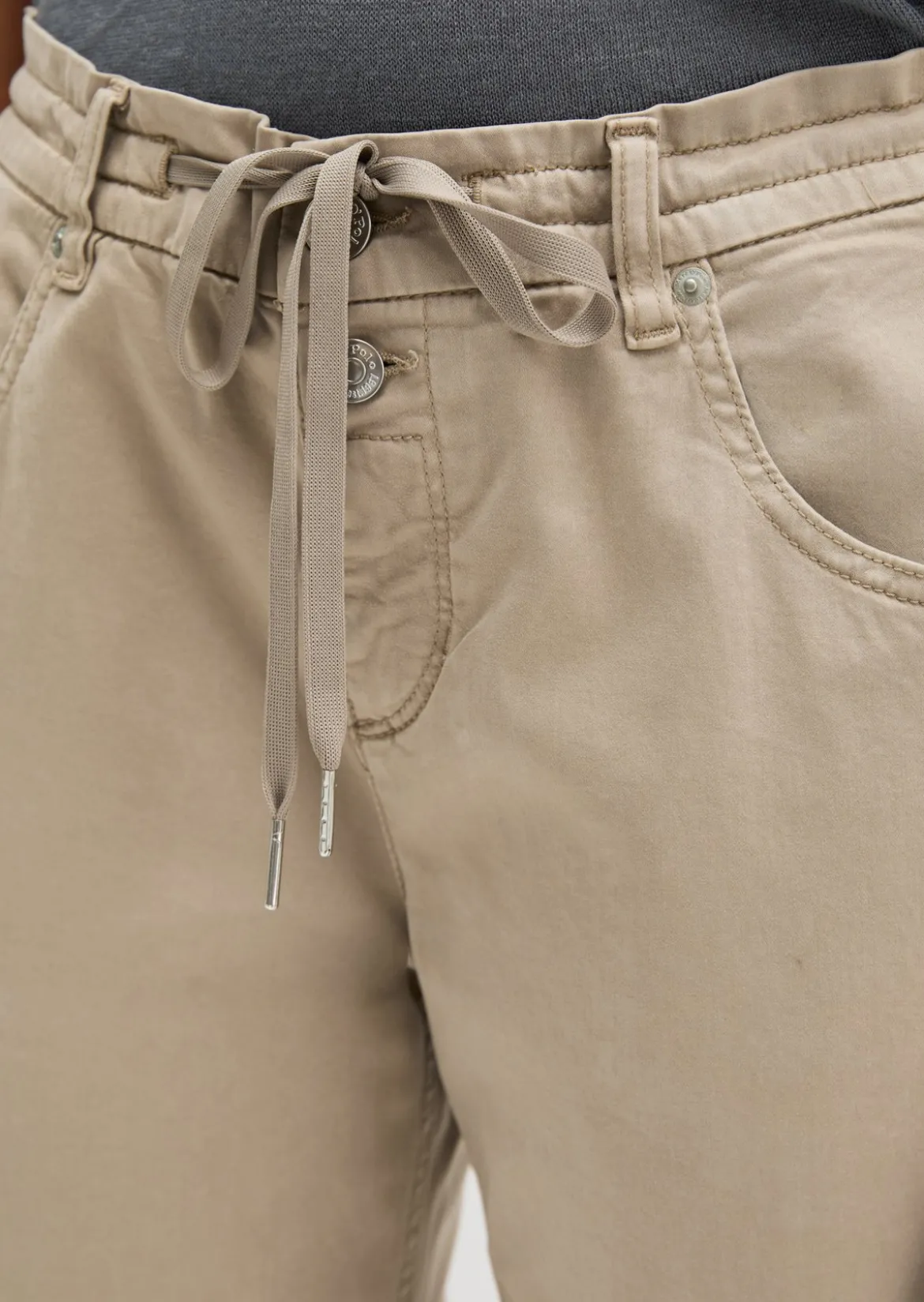 Hose Model Theda boyfriend mit TENCEL™ Lyocell