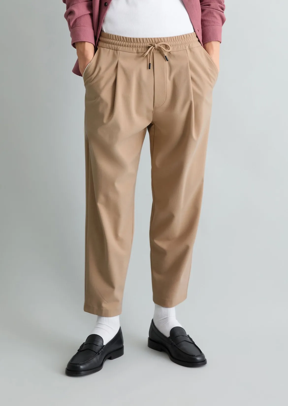 Hose Model Viggo Jogger relaxed mit Bundfalten-Details