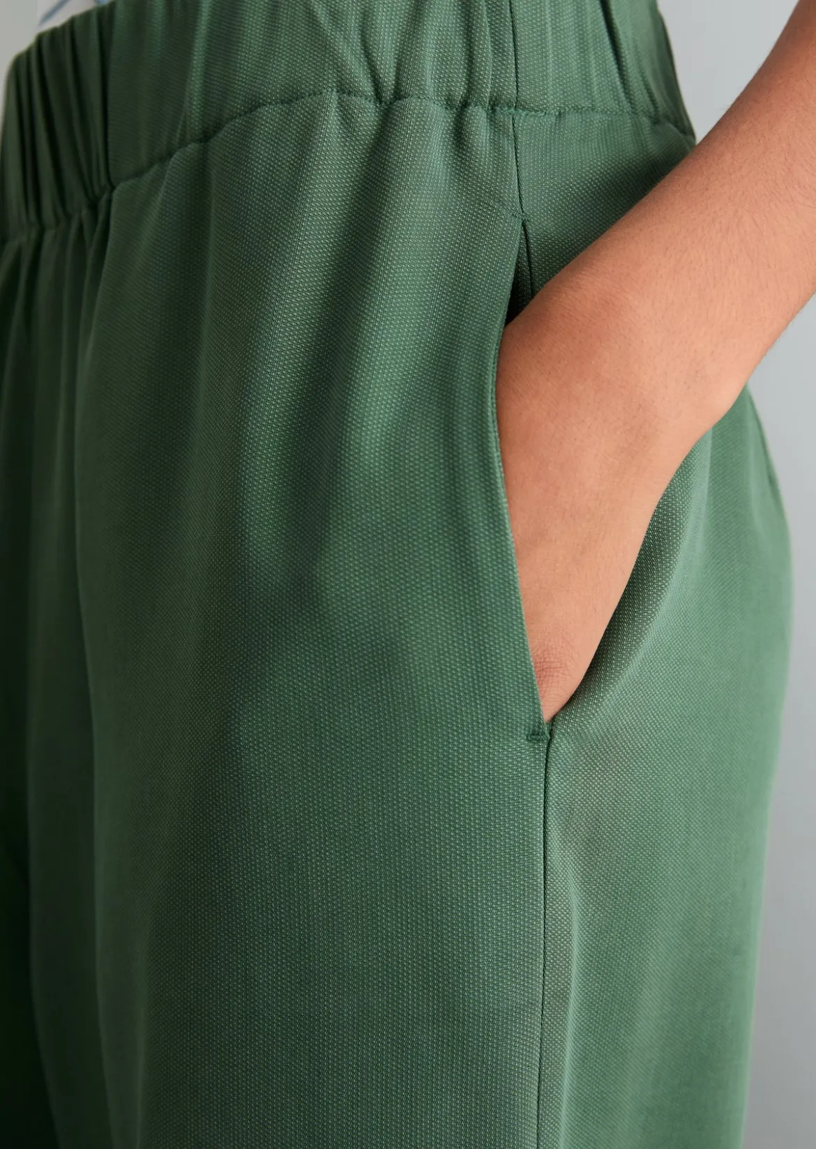 Hose relaxed aus LENZING™ Lyocell