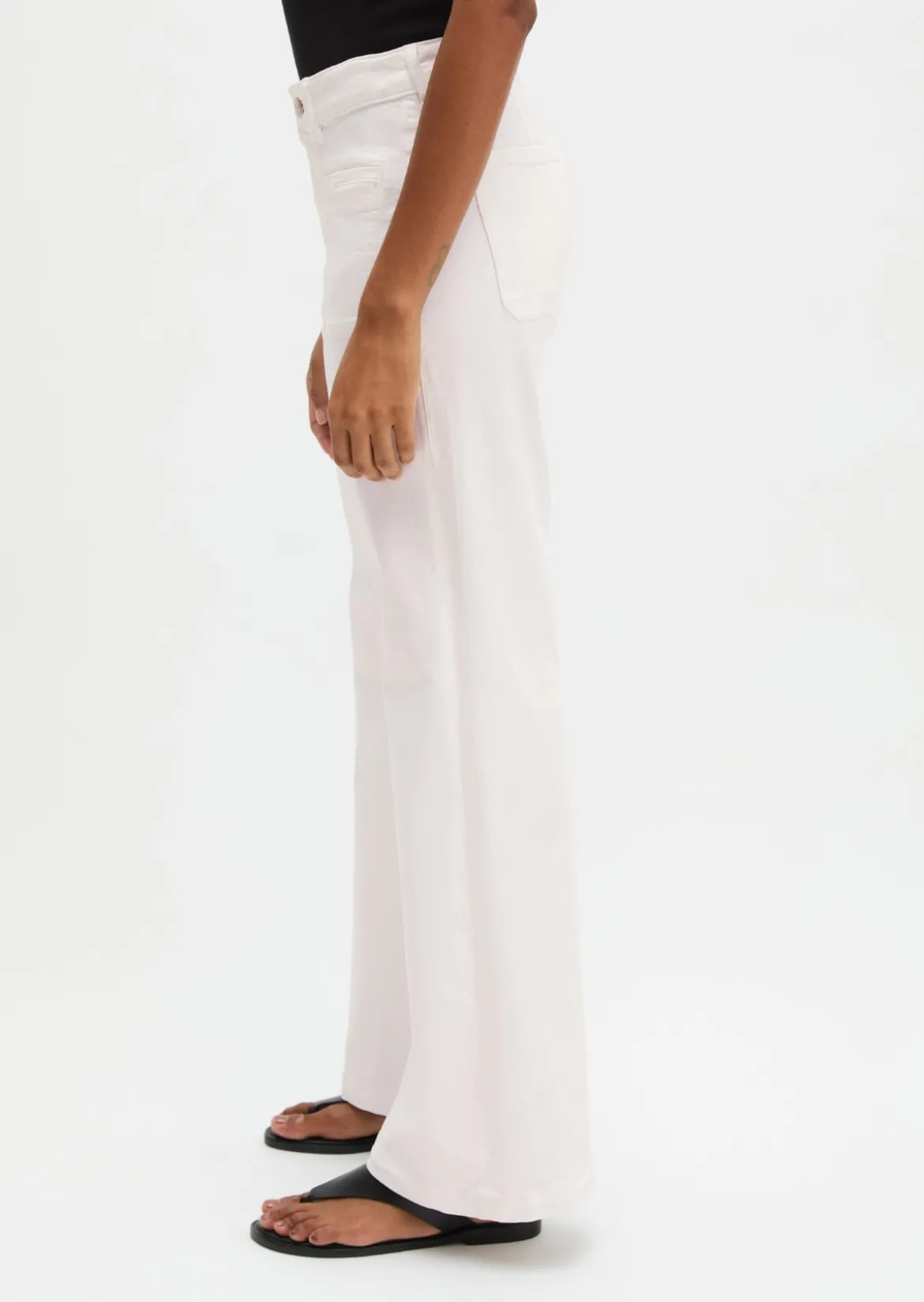 Jeans Model Caya flared aus Left Hand Denim
