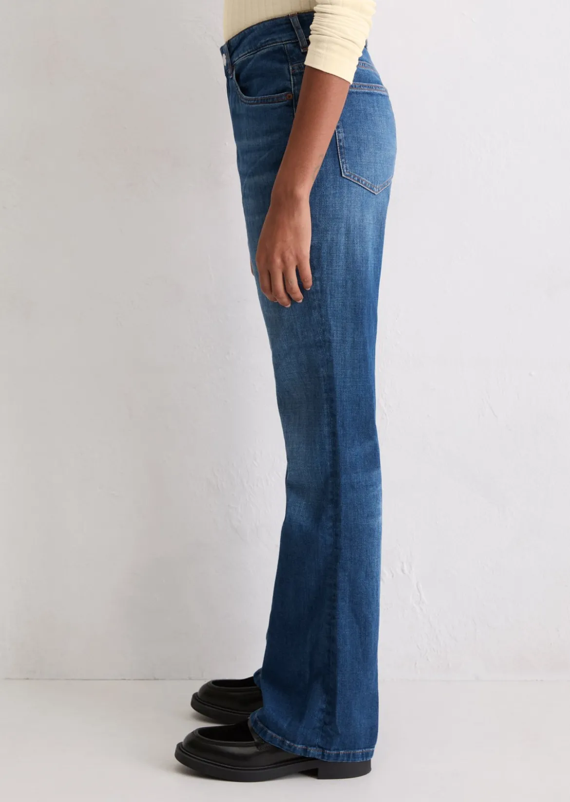 Jeans Model Kiruna flared aus Cashmere Touch Denim