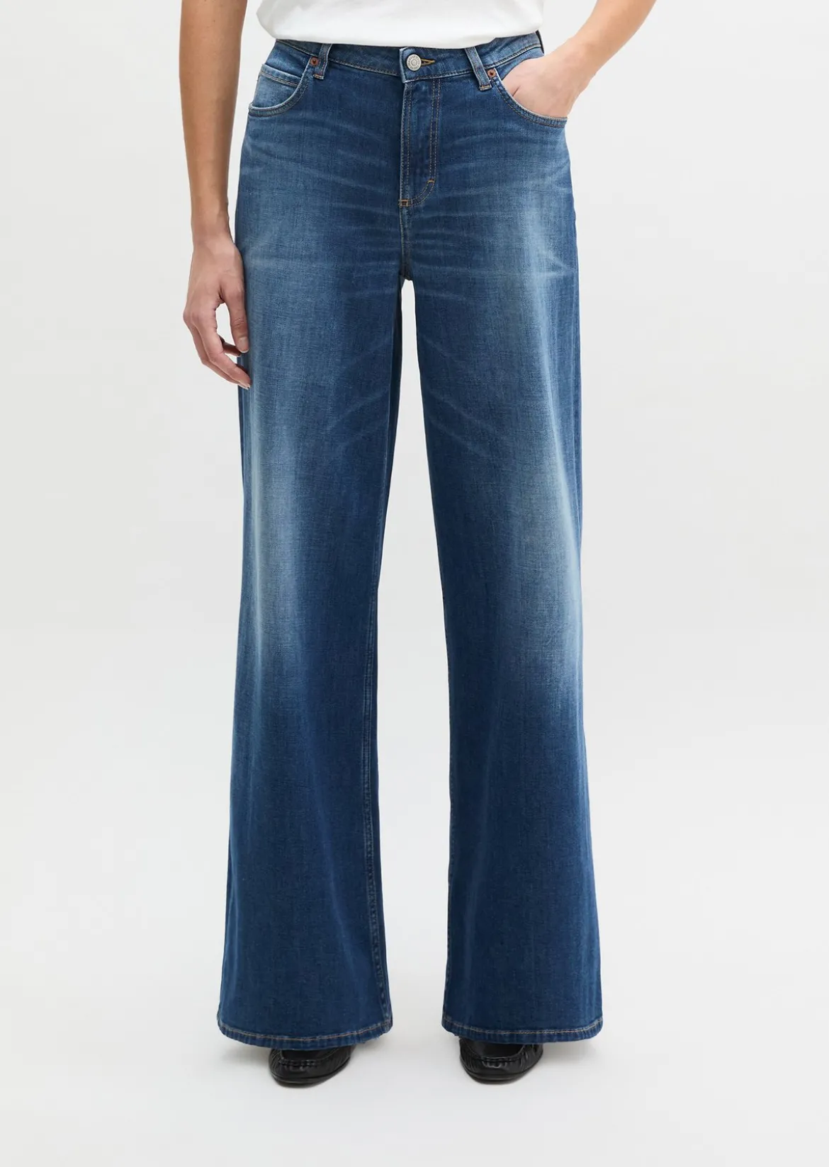 Jeans Model Lania wide aus Cashmere Touch Denim