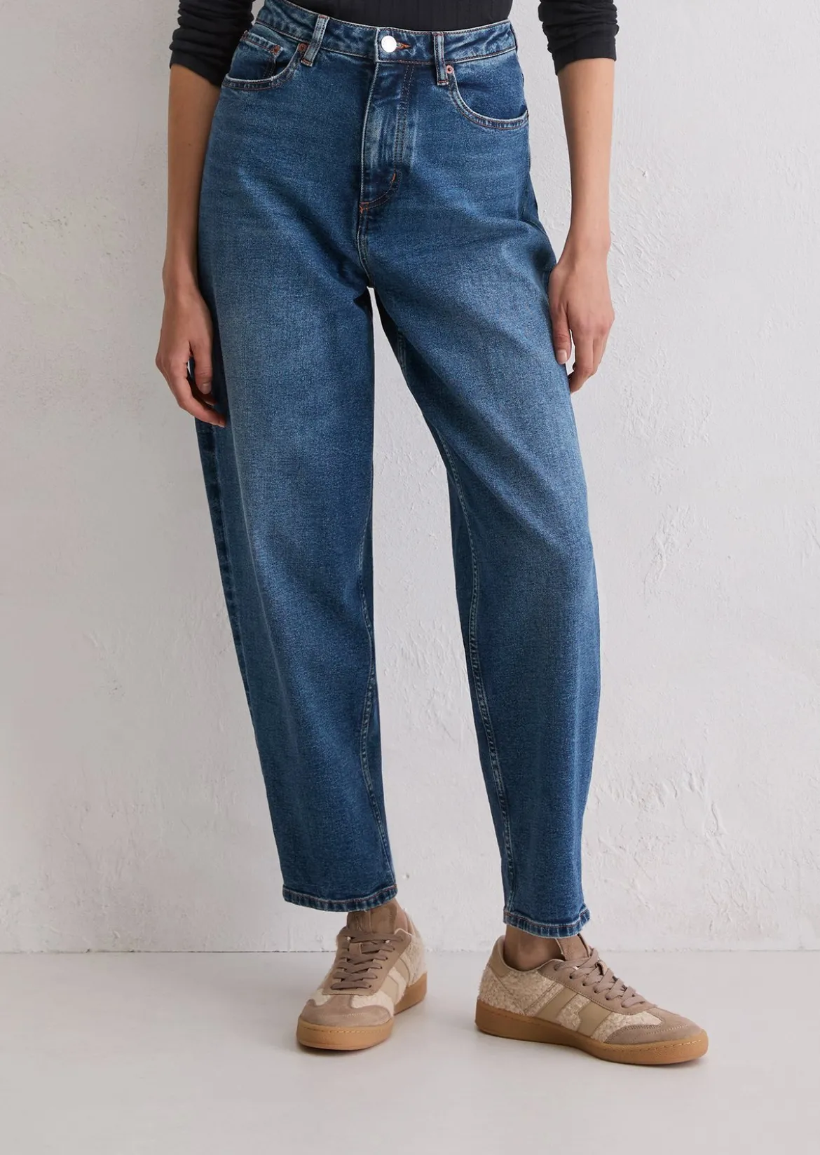 Jeans Model Lara barrel cropped aus Organic Cotton Stretch mit recyceltem Polyester