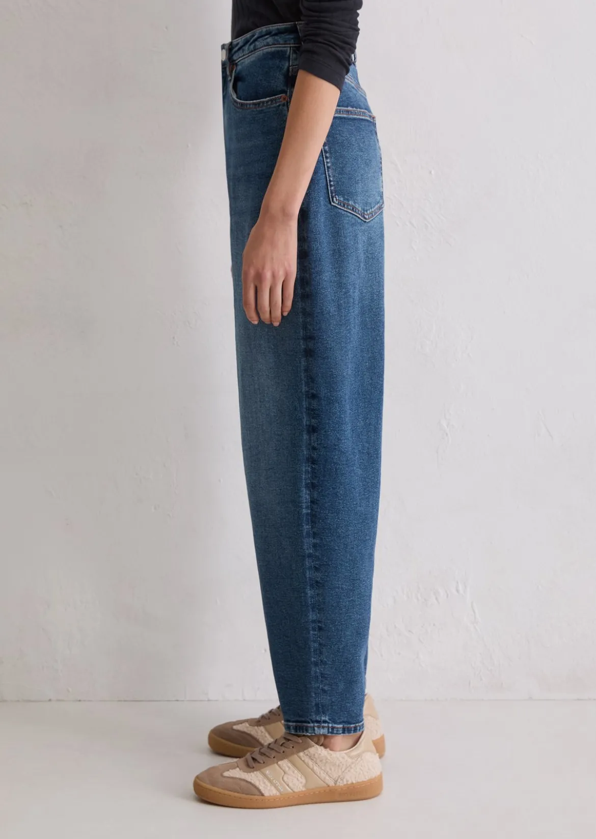 Jeans Model Lara barrel cropped aus Organic Cotton Stretch mit recyceltem Polyester