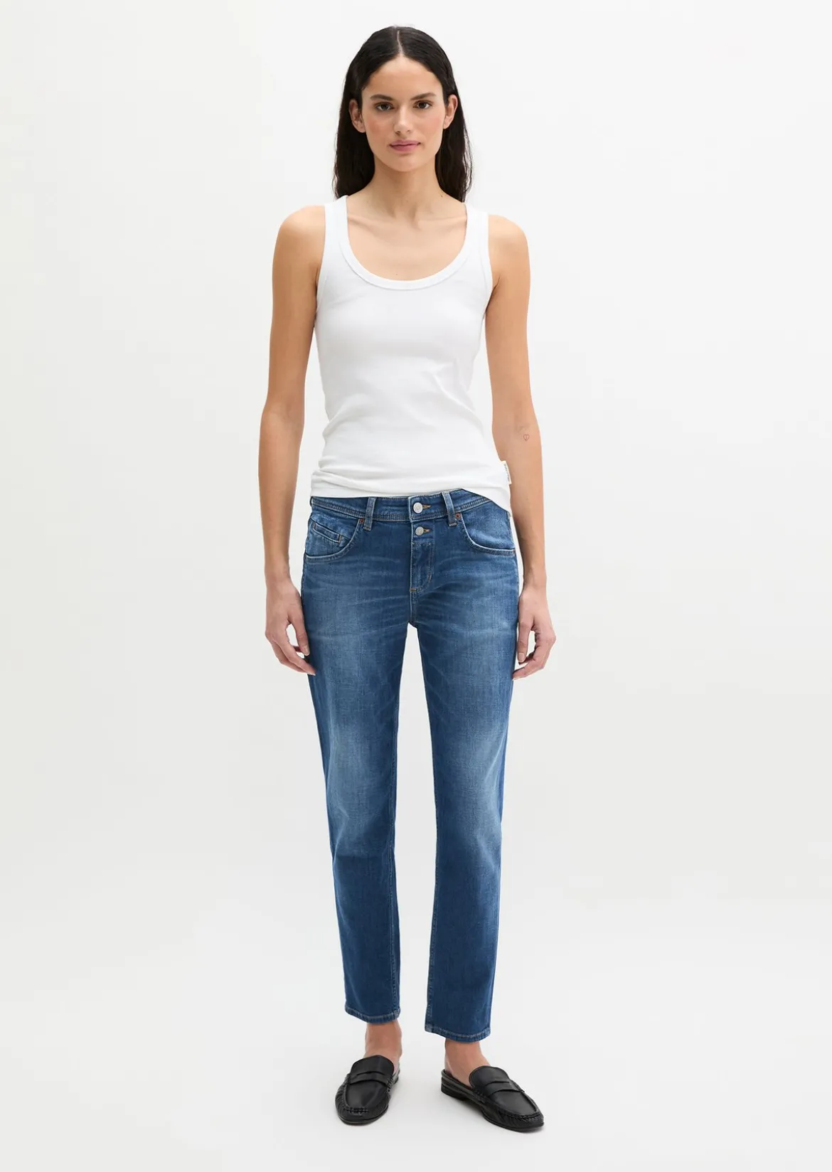 Jeans Model Theda boyfriend cropped mit zwei Knöpfen