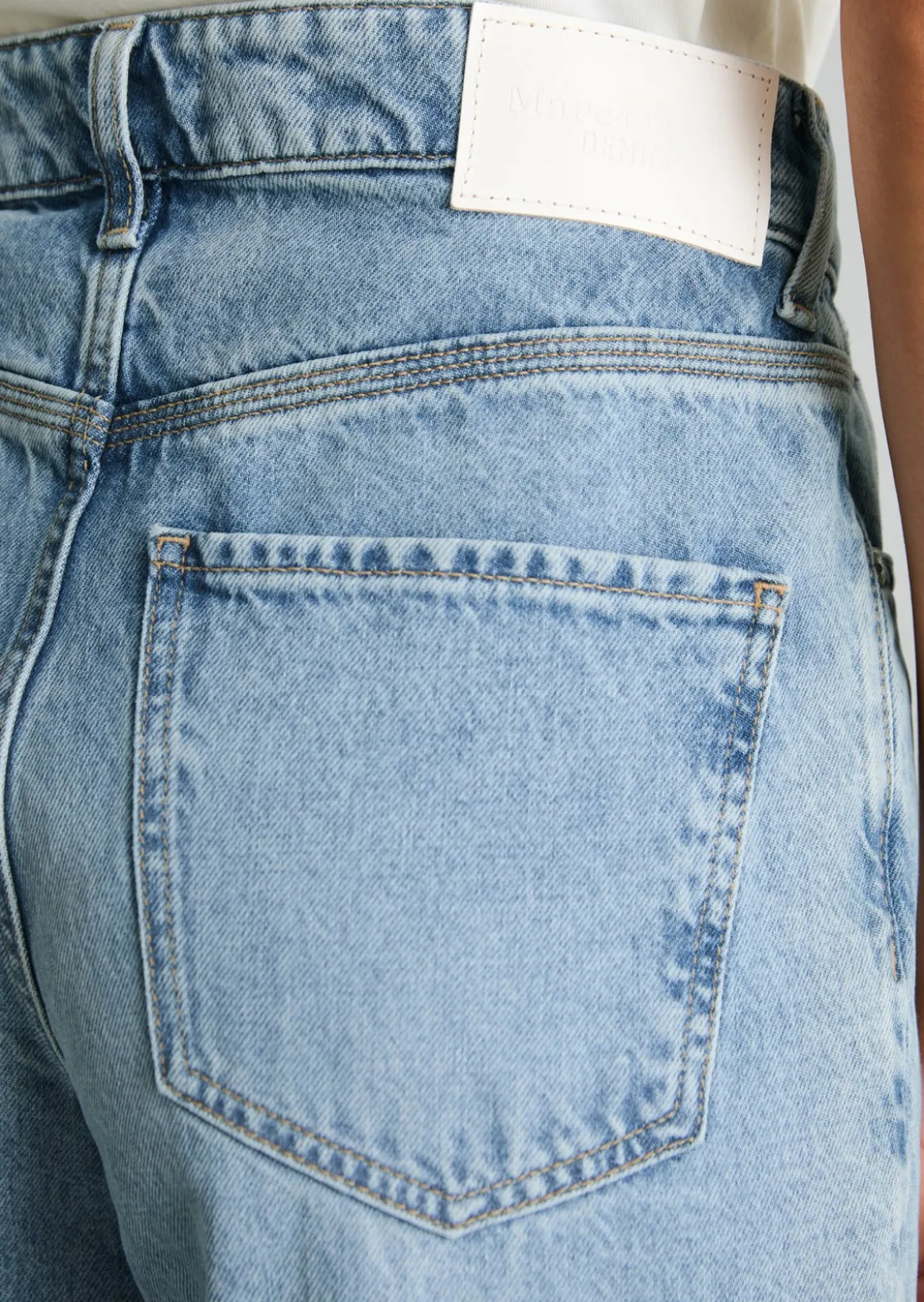 Jeans Model Tomma wide aus leichter Bio-Baumwoll-Qualität