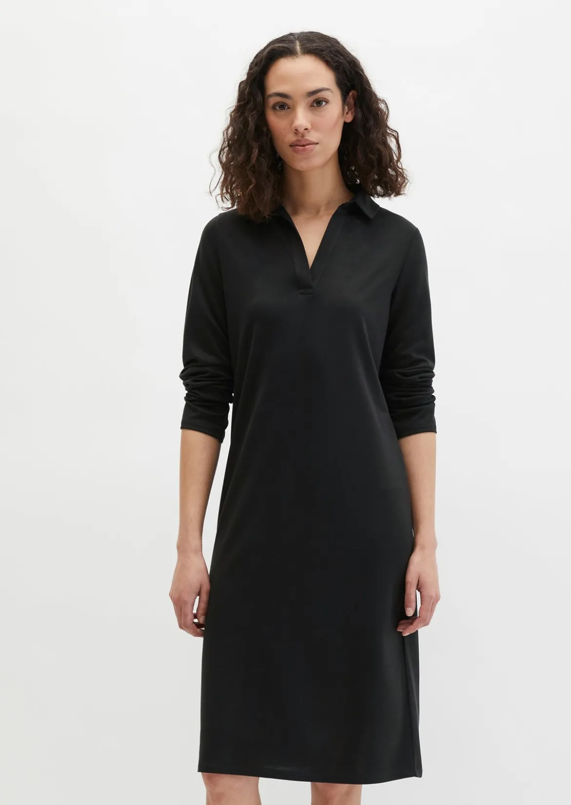 Jerseykleid fitted aus fließendem Soft-Touch-Jersey
