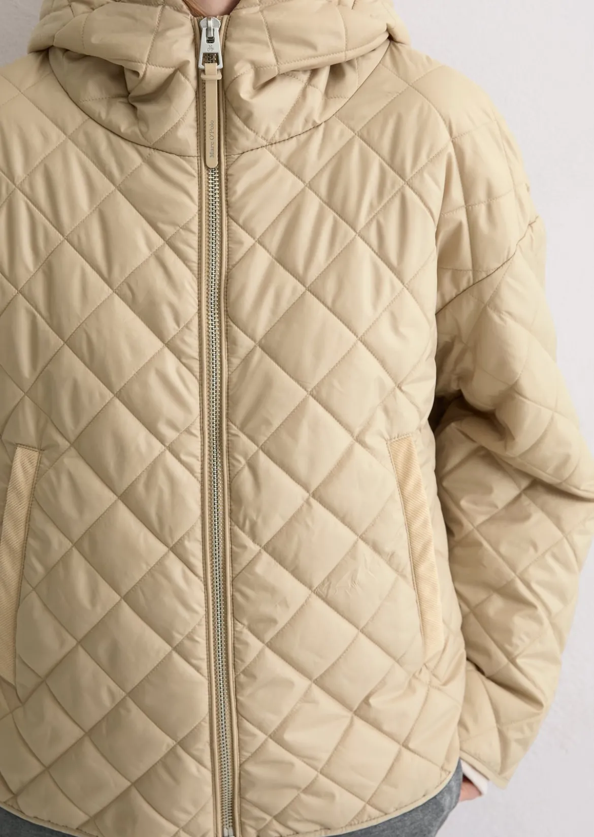 Kapuzen-Steppjacke relaxed aus recyceltem Polyester
