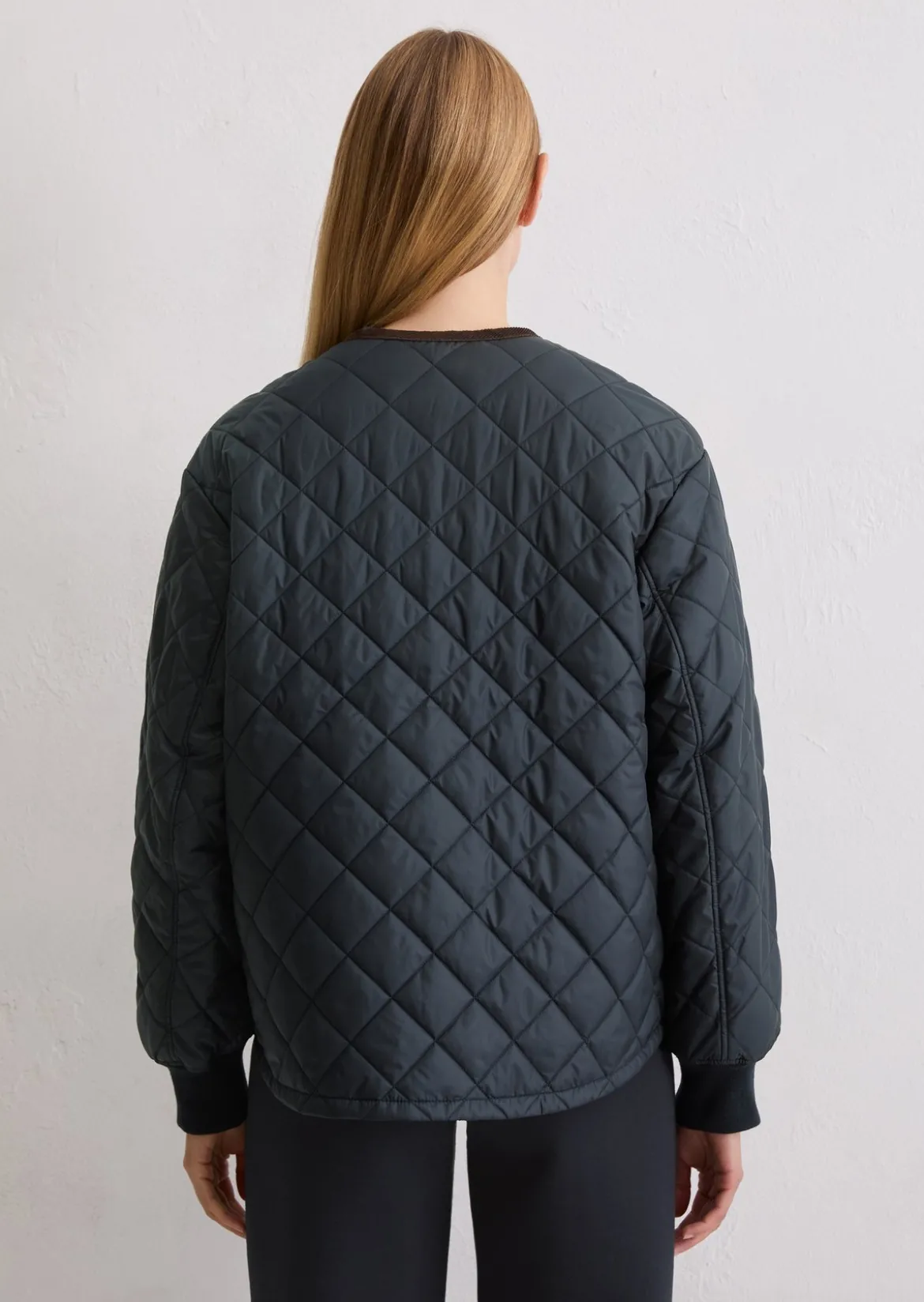 Kragenlose Steppjacke relaxed aus recyceltem Polyester