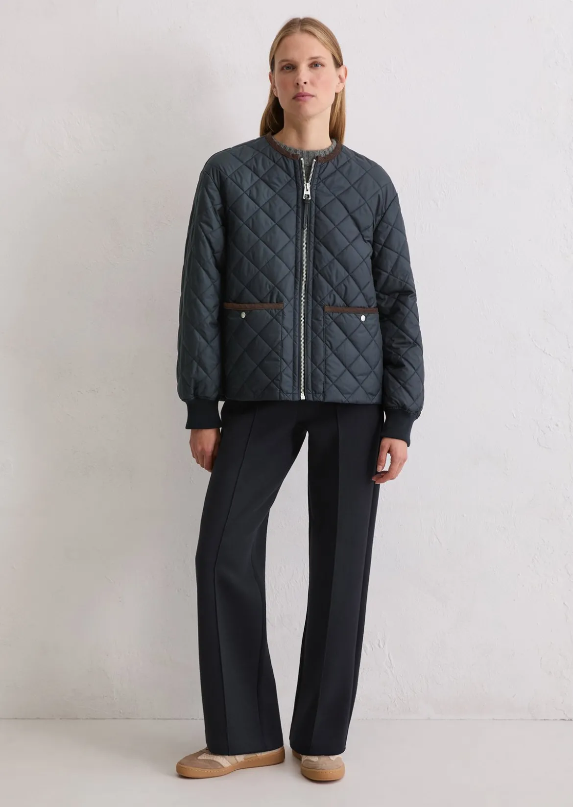 Kragenlose Steppjacke relaxed aus recyceltem Polyester