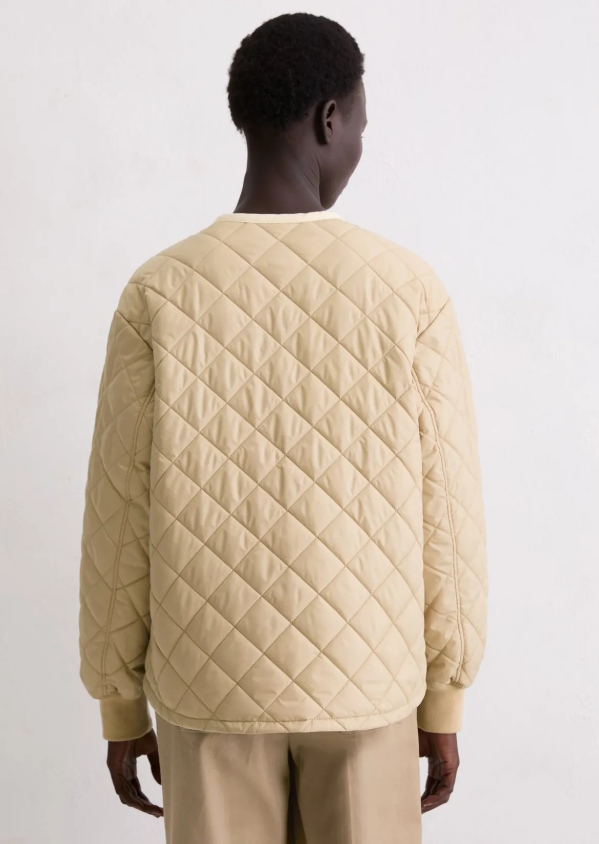 Kragenlose Steppjacke relaxed aus recyceltem Polyester