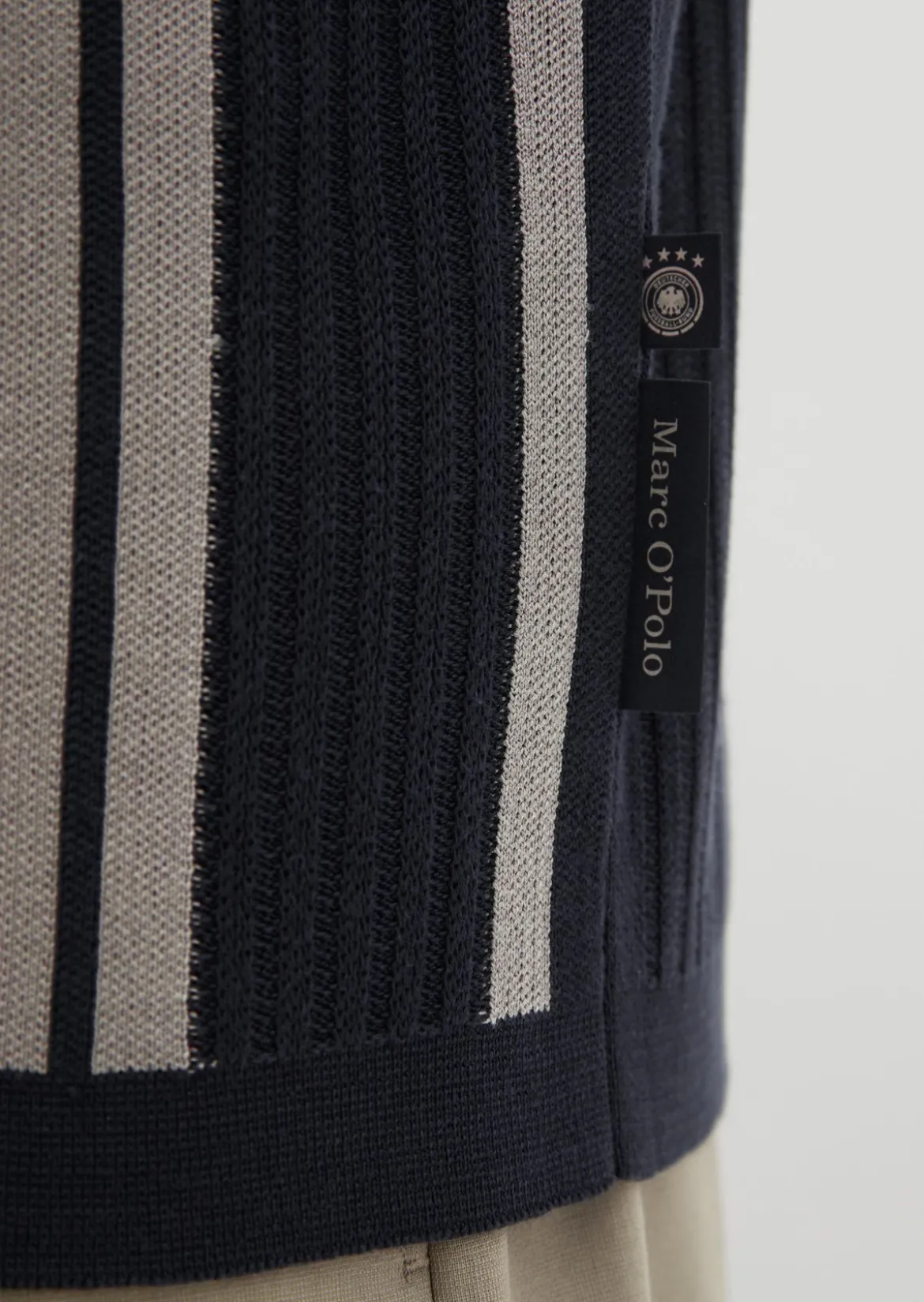 Kurzarm-Feinstrickshirt DFB Travel Collection aus reiner Bio-Baumwolle