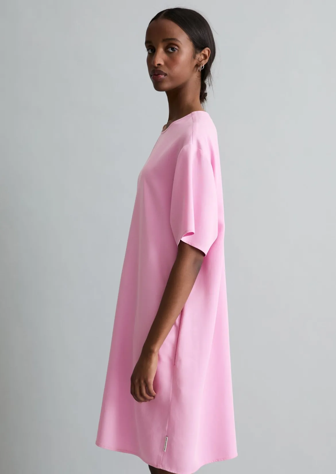 Kurzes Kleid relaxed aus LENZING™ Lyocell