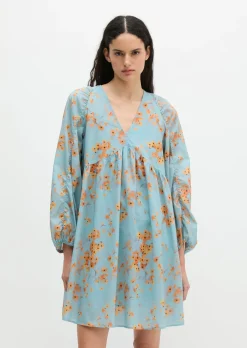 Kurzes Sommerkleid loose aus bedrucktem Baumwoll-Voile